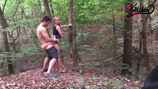 Трахнул русскую телку в лесу возле дерева